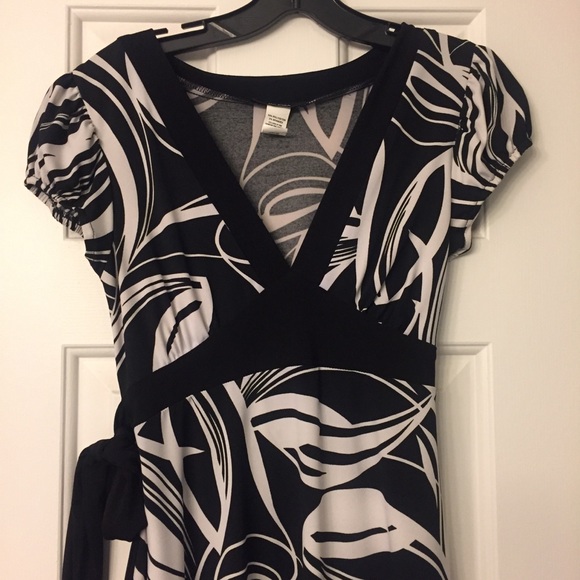 Black and White Dress - Picture 4 of 5